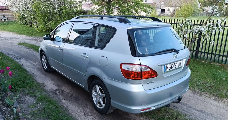 Toyota Avensis Verso cena 10900 przebieg: 310000, rok produkcji 2004 z Sławków małe 106